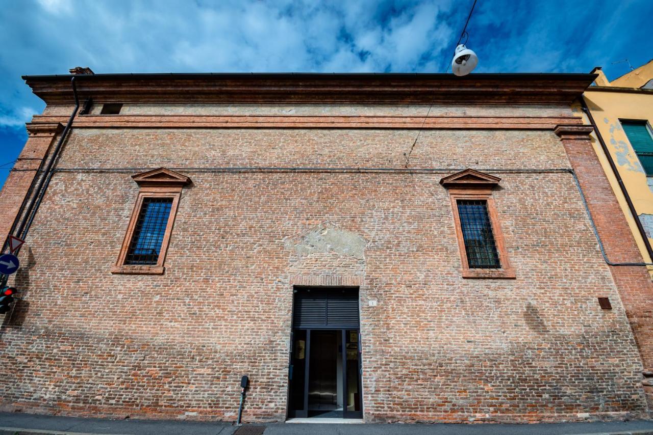 Hotel Dimora Santa Barbara Ferrara Exterior foto