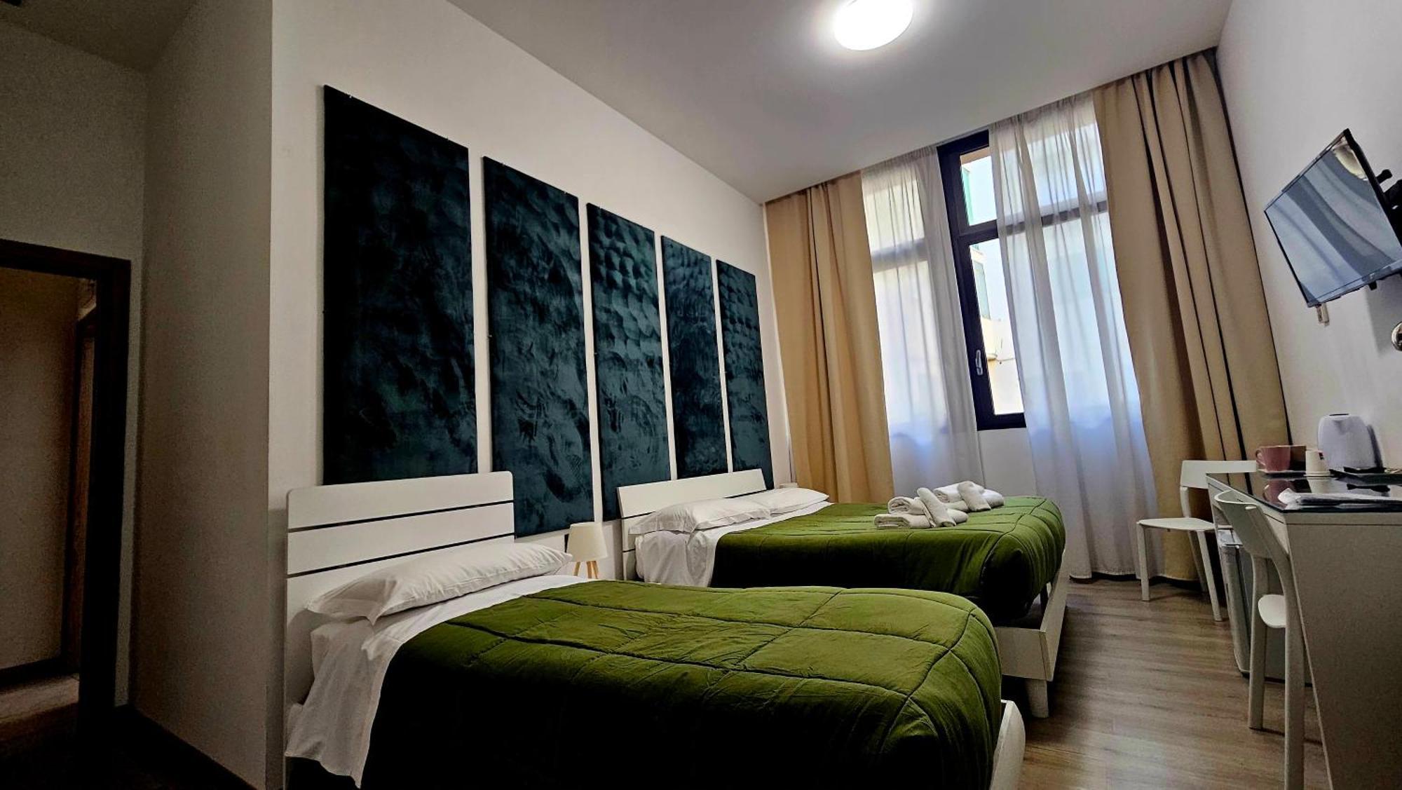 Hotel Dimora Santa Barbara Ferrara Exterior foto