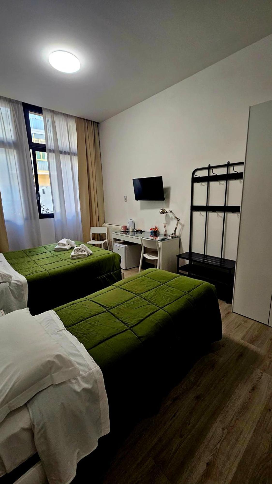 Hotel Dimora Santa Barbara Ferrara Habitación foto