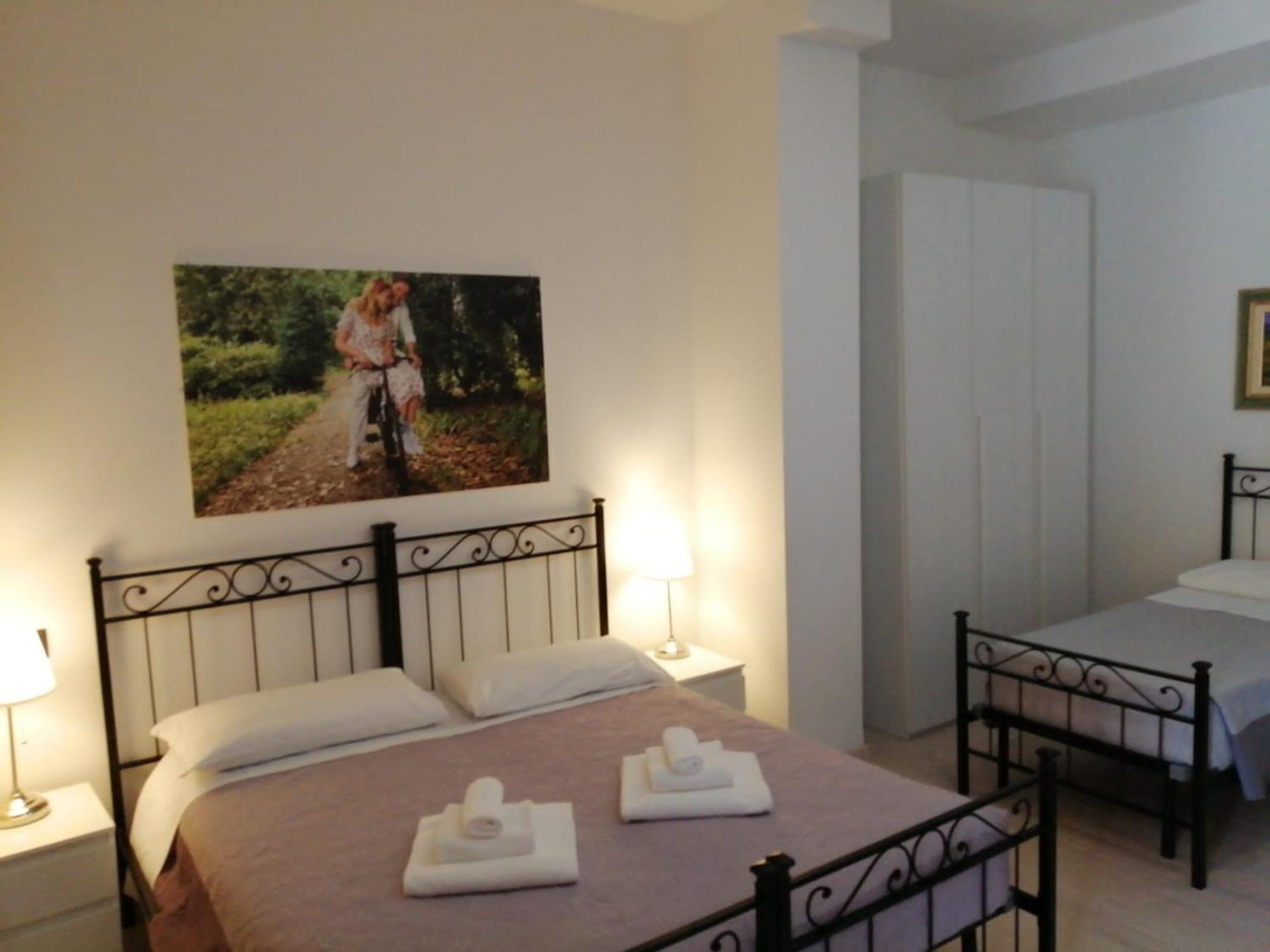 Hotel Dimora Santa Barbara Ferrara Habitación foto